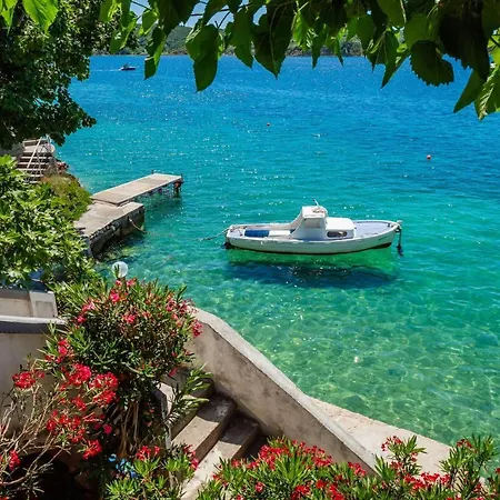 Apartment 1 Bedroom Awesome In Supetarska Draga