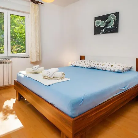 1 Bedroom Awesome In Apartment