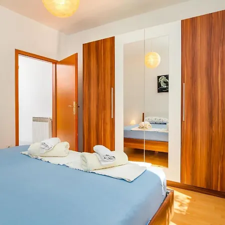 1 Bedroom Awesome In Apartment