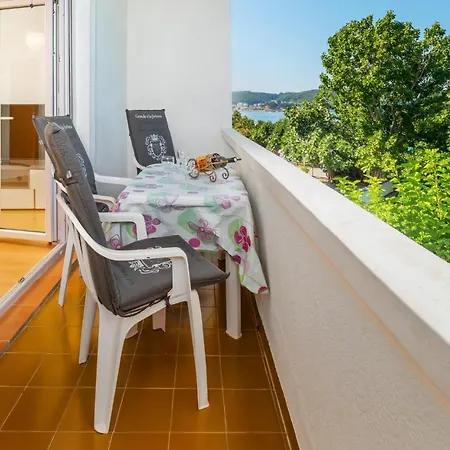 1 Bedroom Awesome In Apartment