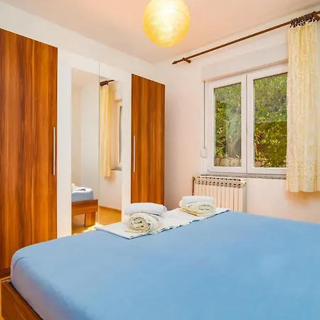 1 Bedroom Awesome In Apartment *